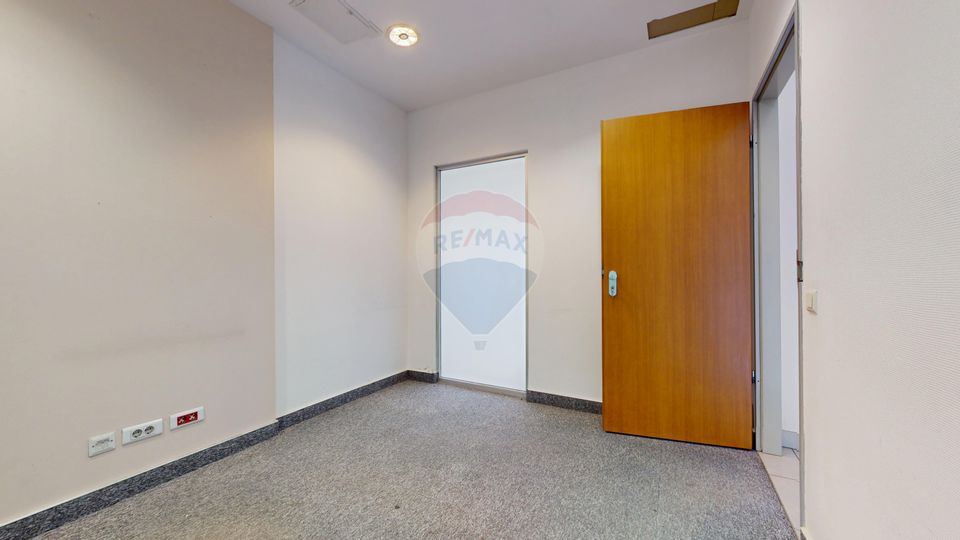 250sq.m Commercial Space for rent, Ultracentral area