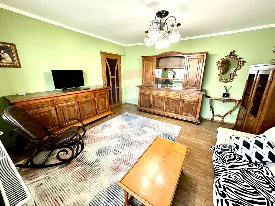 Apartament cu 3 camere de închiriat în zona Micalaca