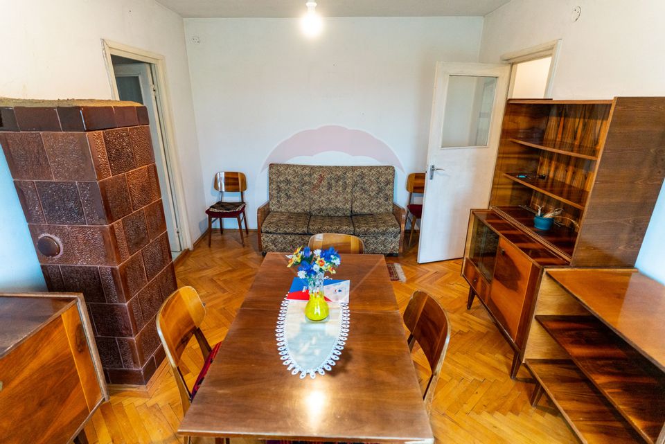 Apartament 3 camere cu garaj în Ilia - bloc SMA, jud. Hunedoara
