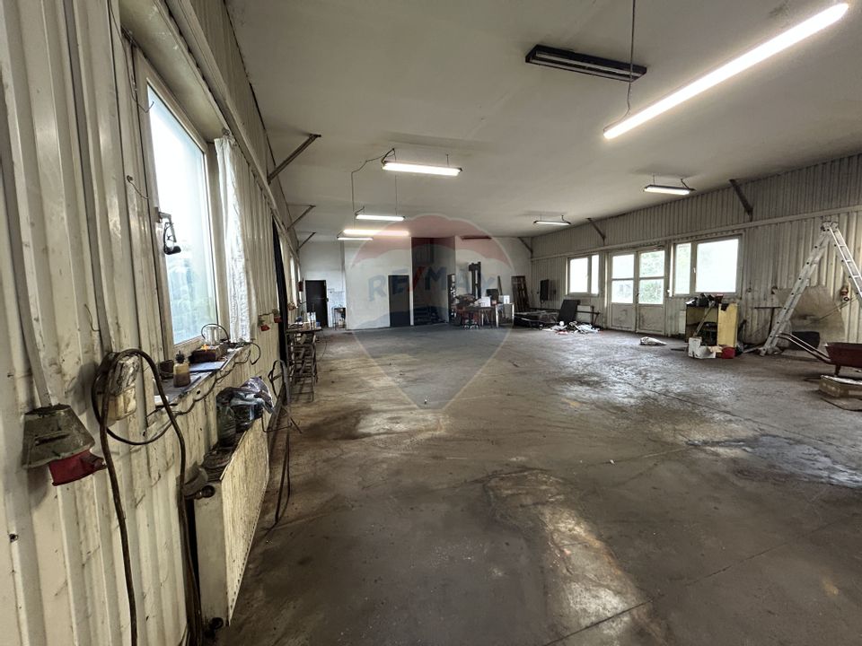 Spațiu industrial de 560mp / platforma betonata 2900mp 100m front