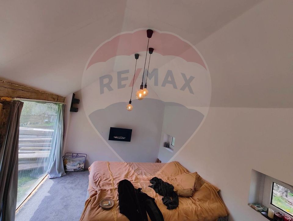 De vânzare teren intravilan 10,100 mp, cu anexă, Munteni