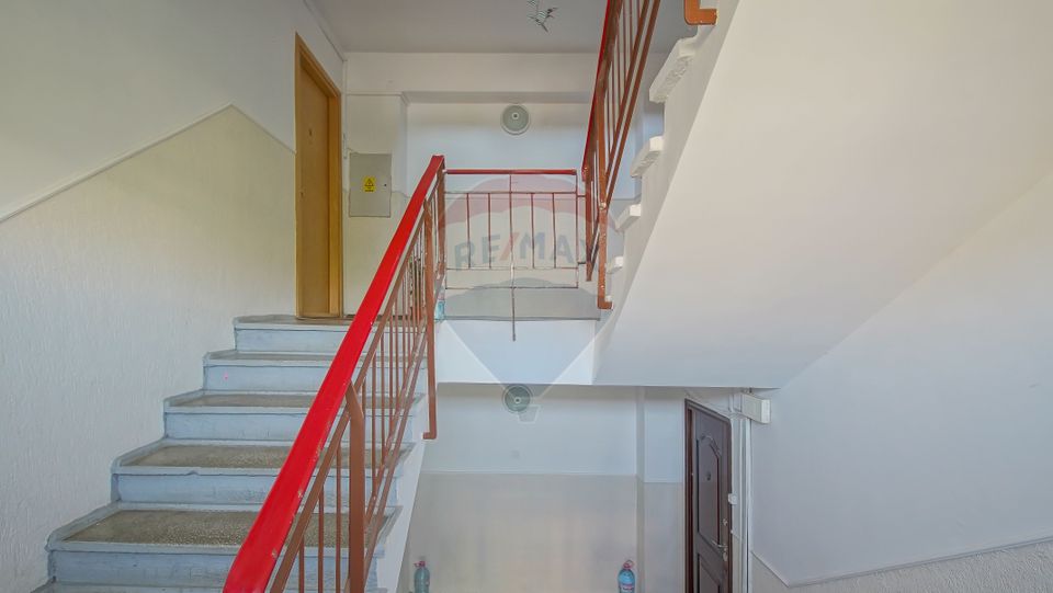 Apartament 3 camere, 2 băi –Tractorul