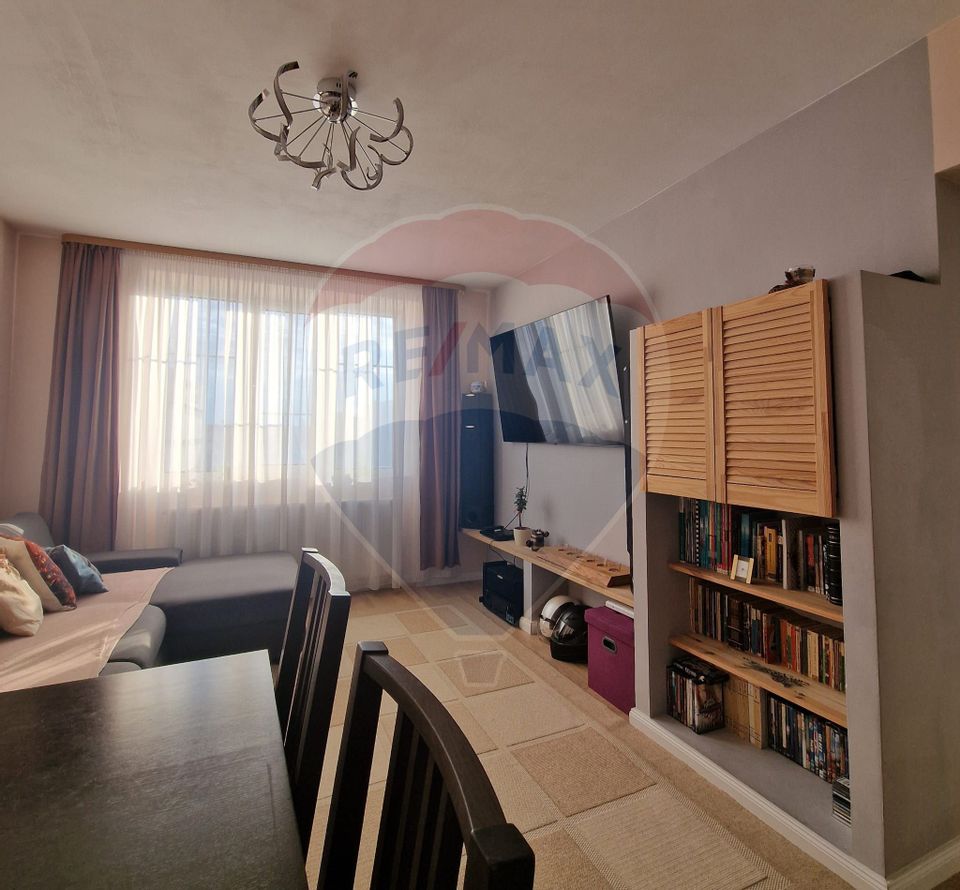 Apartament cu 4 camere de vânzare în zona Ultracentral
