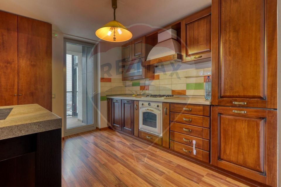 Apartament 3 camere de vanzare, Priveliste superba, Asmita, parcare
