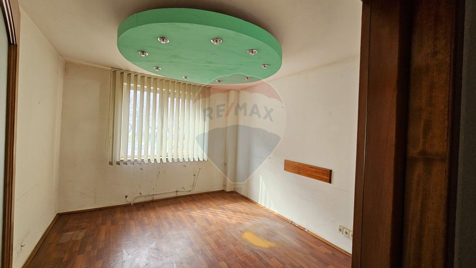 80sq.m Commercial Space for sale, Maratei area