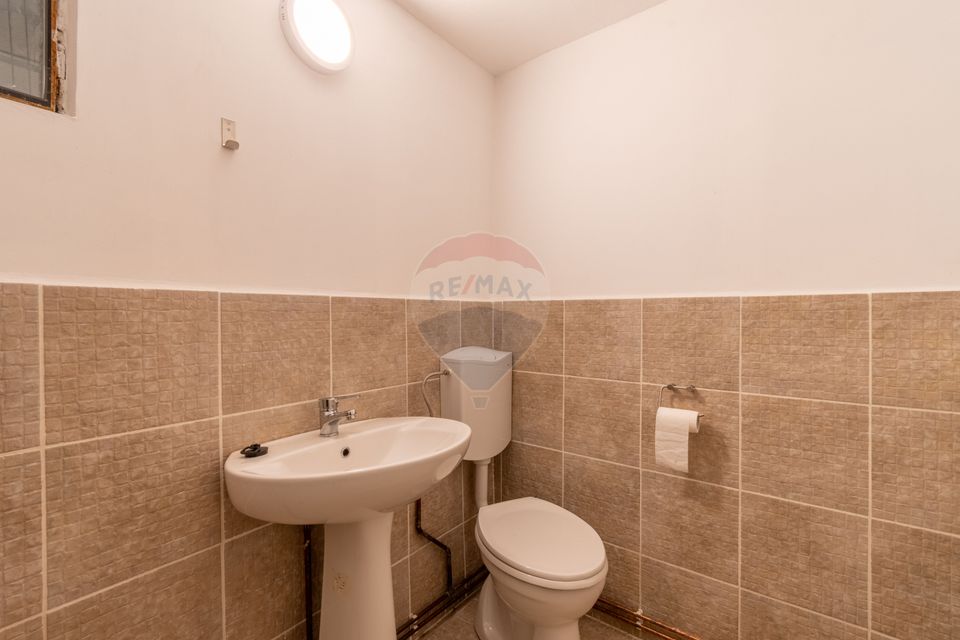 58.35sq.m Commercial Space for rent