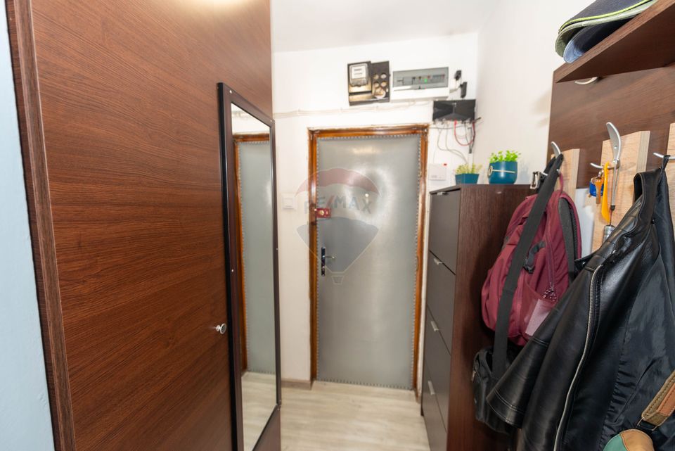Apartament semidecomandat cu 2 camere de vanzare str Becatei Salajan