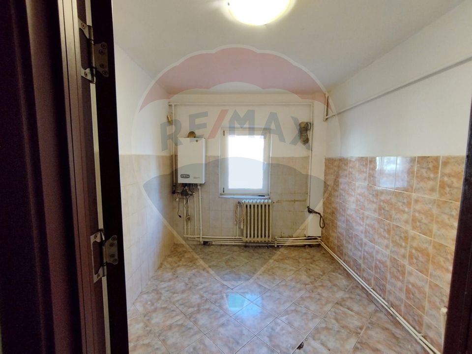 Apartament semidecomandat cu 2 camere, de vânzare, zona Republicii