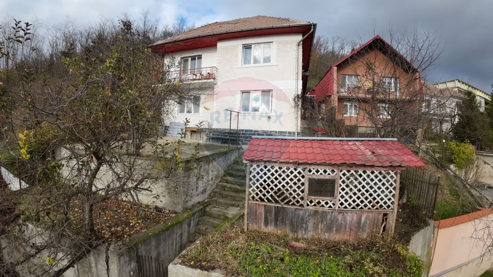 Casă / Vilă cu 5 camere de vânzare în zona Exterior Sud