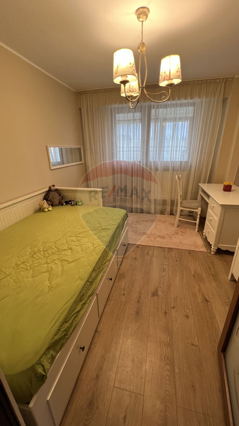 Apartament cu 4 camere de vânzare în zona Siderurgistilor Vest