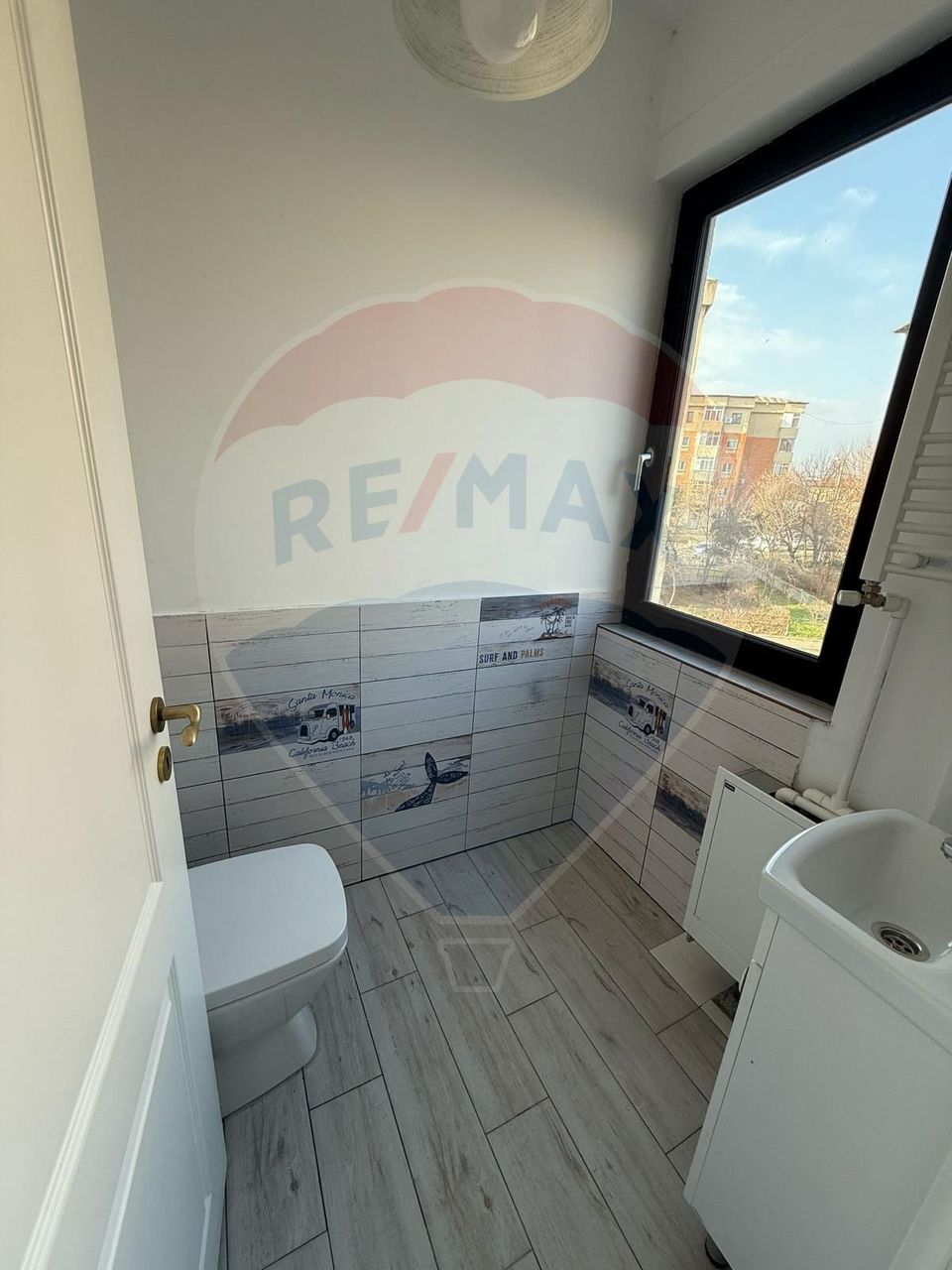 Apartament Decomandat Central 3 camere, 2 bai + loc de parcare privat