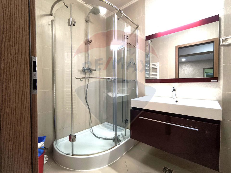 Apartament cu 3 camere de închiriat în zona Delfinariu