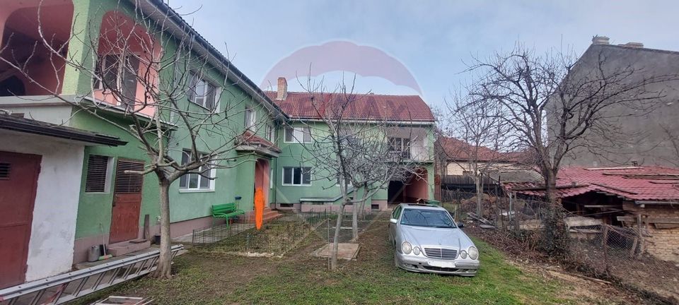 Casă / Vilă cu 8 camere de vânzare în zona Lunei