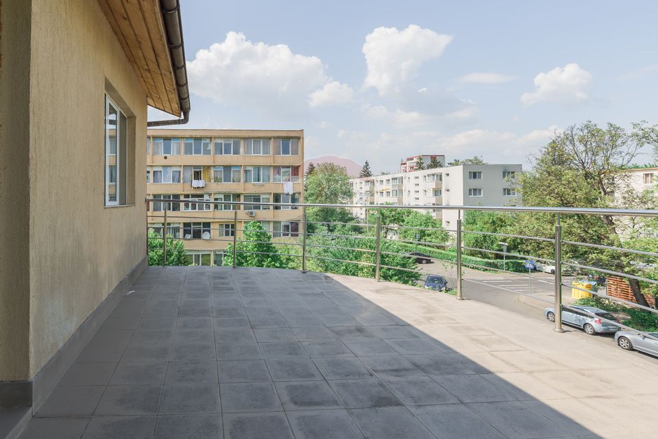 Hotel cu 23 unități de cazare, 2 săli de ședință, locație excelentă