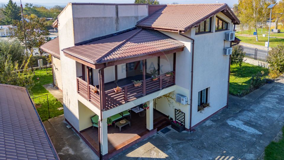 Vilă cu 7 camere de vânzare în zona Centrală Orașul  BUHUȘI