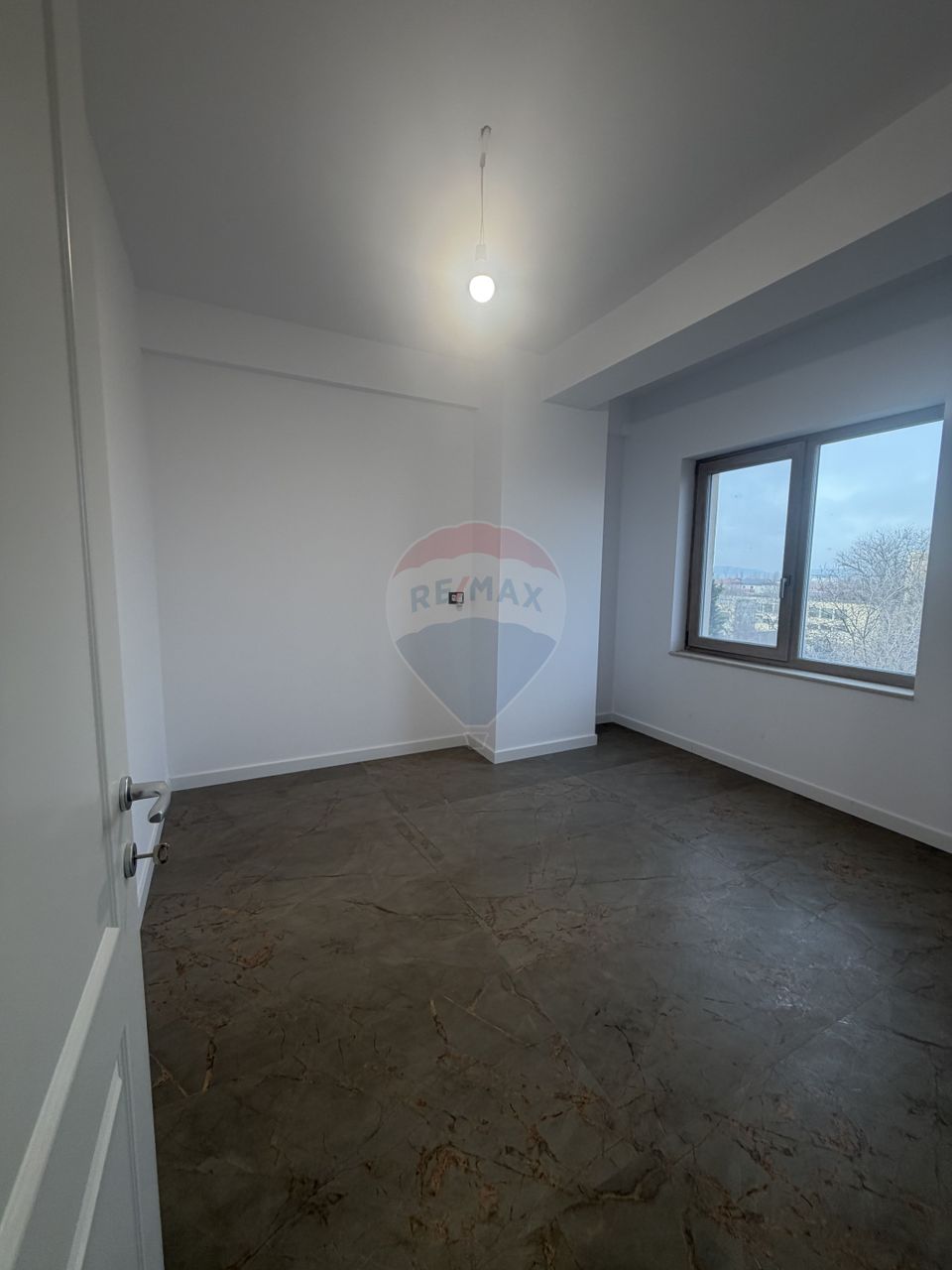 3 camere, Central, bloc nou, etaj 2, lift