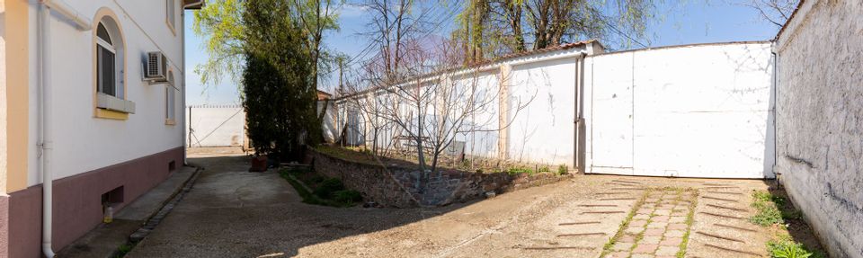 Casa de inchiriat cu 7 camere, curte de 800 mp in Dobroesti