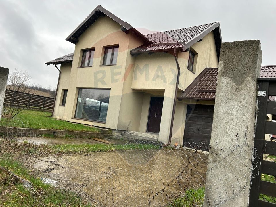 5 room House / Villa for sale, Est area