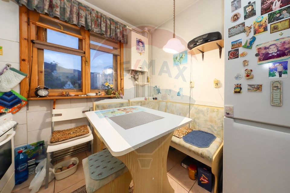 Apartament cu 3 camere, mobilat si utilat, în zona Racadau!