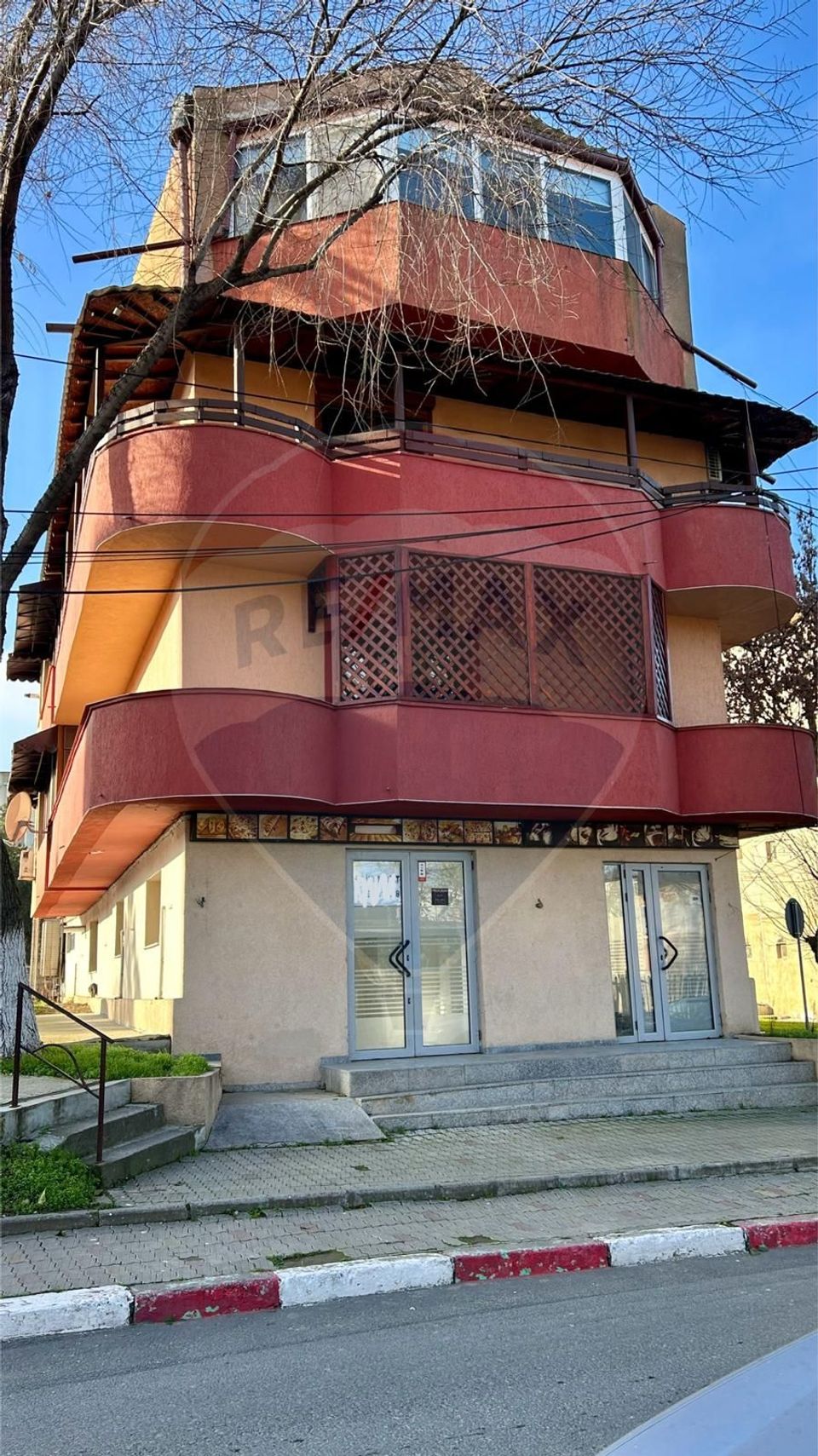 Spațiu comercial de închiriat Năvodari zona centrala Primărie