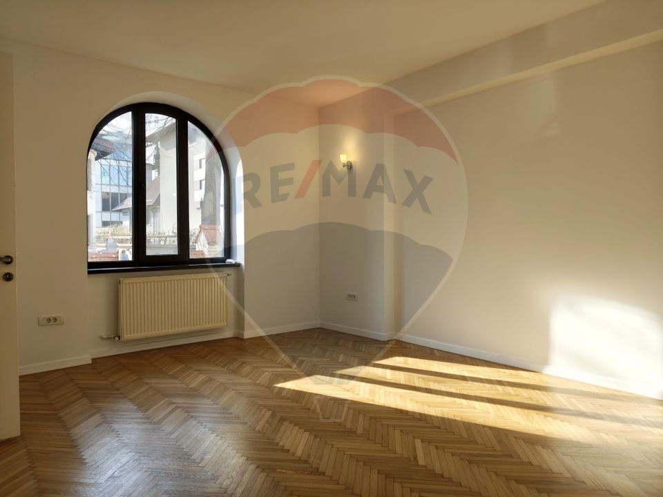 Apartament în vilă din perioada interbelică proaspăt renovat