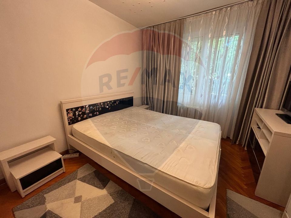 4 room Apartment for sale, Teiul Doamnei area