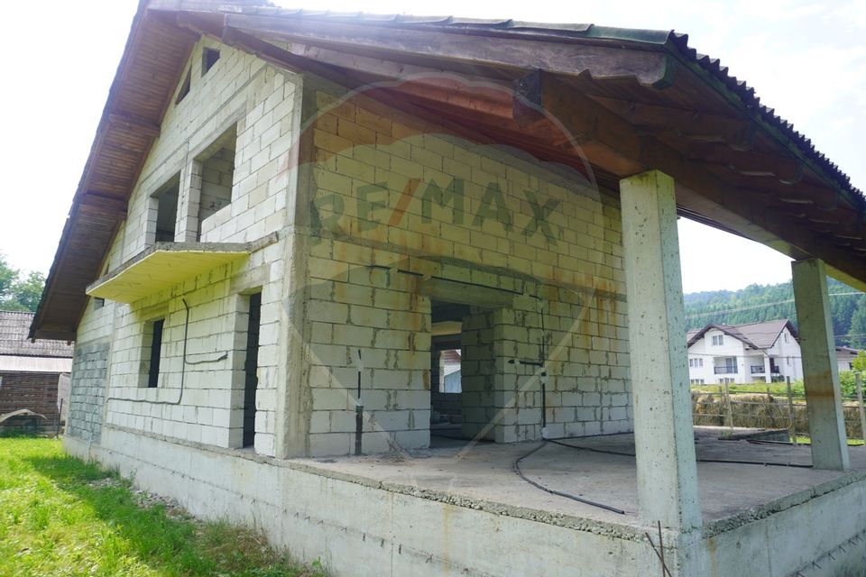 Casă cu 5 camere de vânzare, Moisei