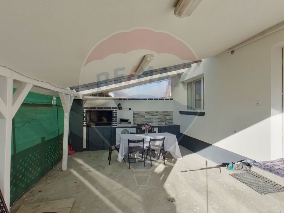 Casă / Vilă cu 3 camere de vânzare în zona Est