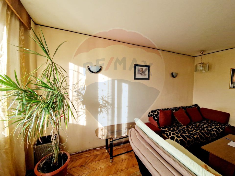 Apartament 2 camere / decomandat/ etaj 3 / ieftin