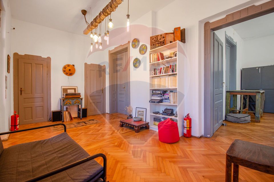 Casă / Vilă cu 6 camere de închiriat în zona Balcescu