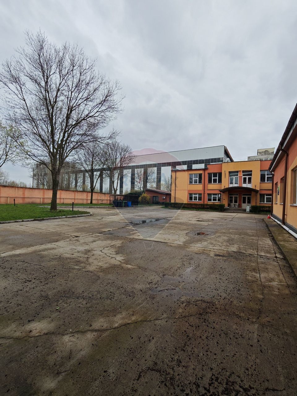 1,100sq.m Office Space for rent, Lapus area