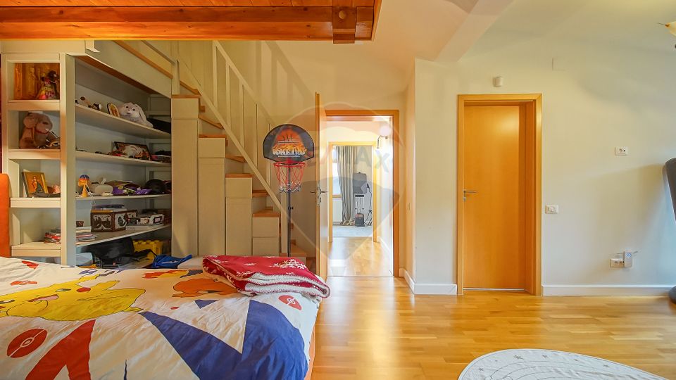 Vila moderna cu vedere spre padure Poiana Angelescu