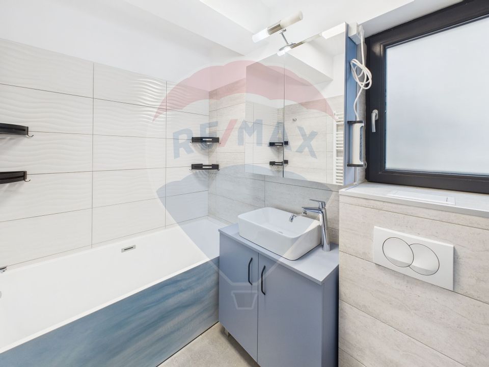 Apartament cu 3 camere de vânzare în zona Lujerului