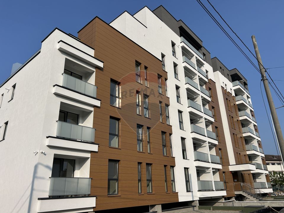Apartament cu 3 camere de vânzare în bloc nou, zona Centrala