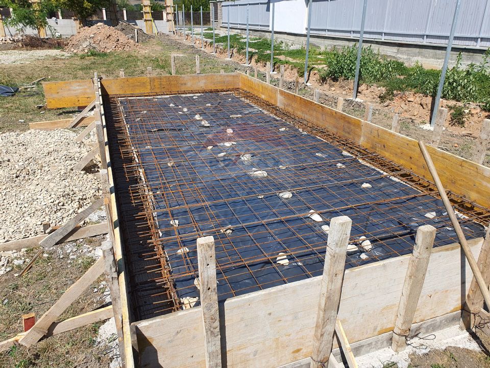 Teren intravilan de vanzare 2,950 mp Podu Oltului / Strada Principala