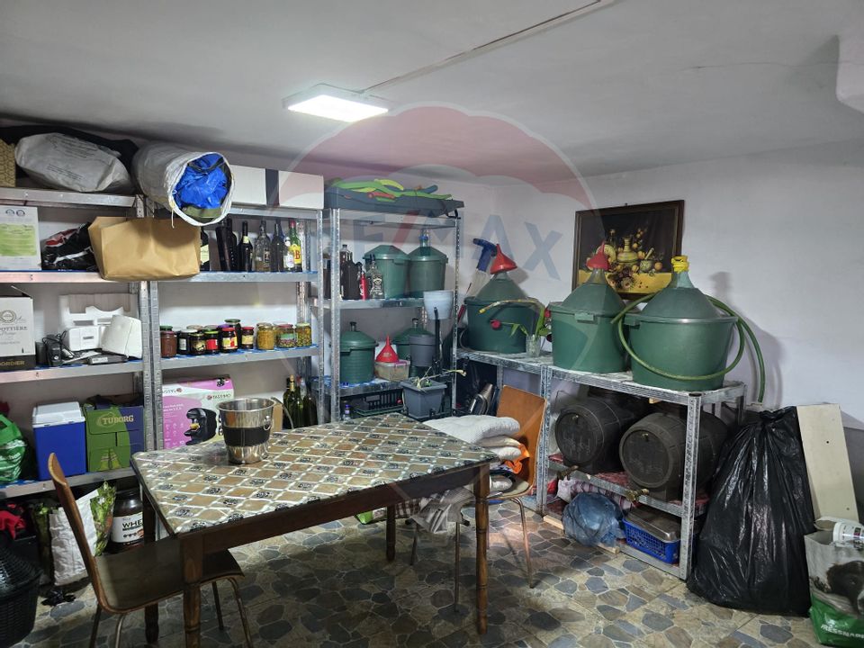 Casă / Vilă cu 5 camere de vânzare în zona George Enescu