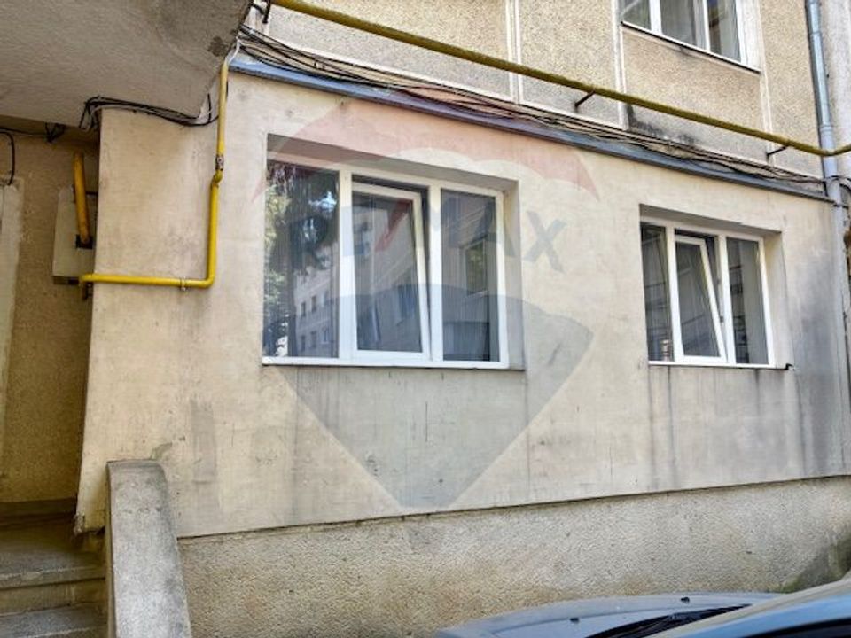 Apartament cu 3 camere de vânzare în zona Est