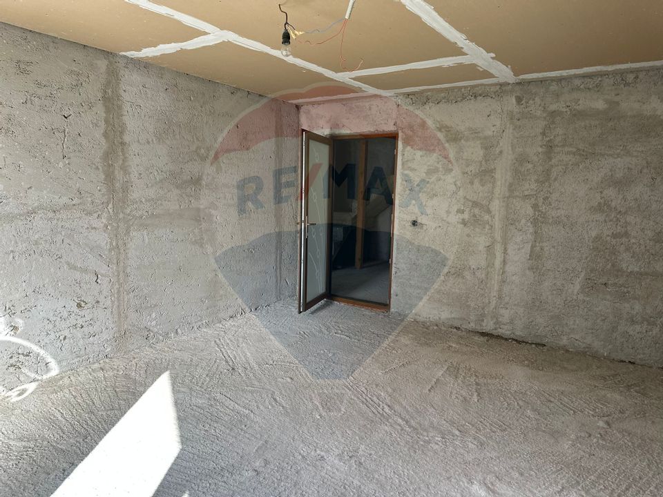 Casă / Vilă la gri in Pangarati Neamt