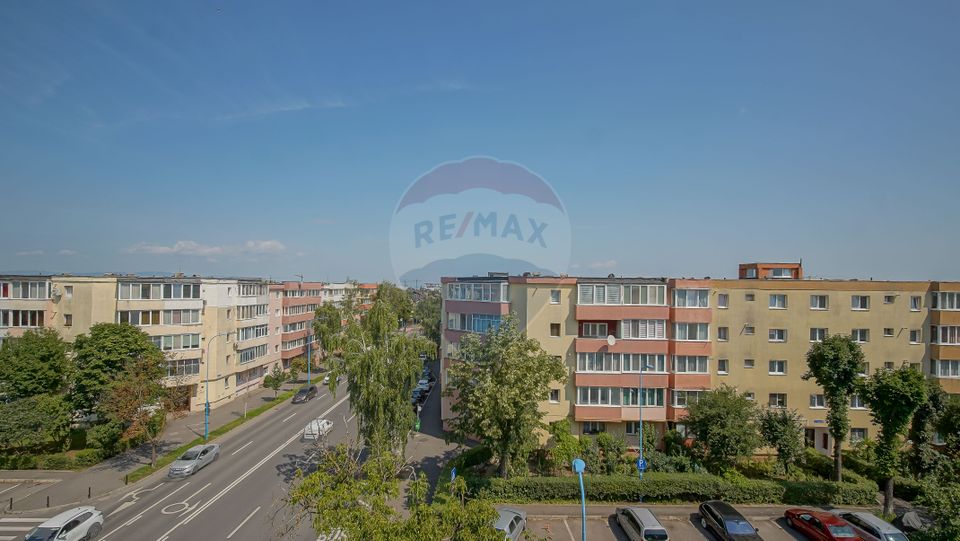 Apartament 3 camere, 2 băi –Tractorul