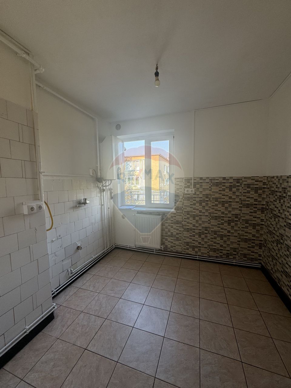 Apartament de închiriat 2 camere 250 Euro(G Coșbuc/ Etaj 2)