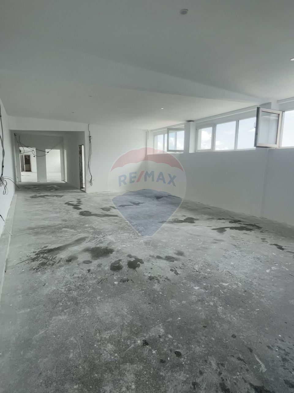 150sq.m Office Space for rent, UTA area