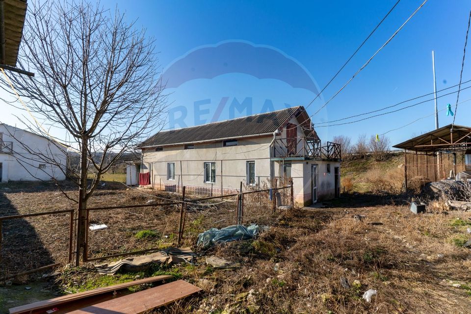 750sq.m Commercial Space for sale