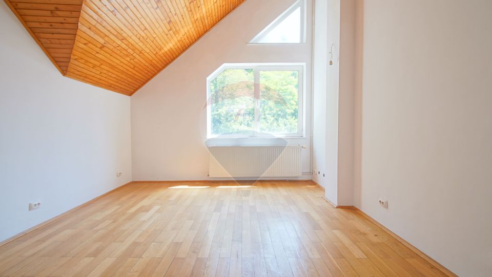 530sq.m Commercial Space for rent, Ultracentral area