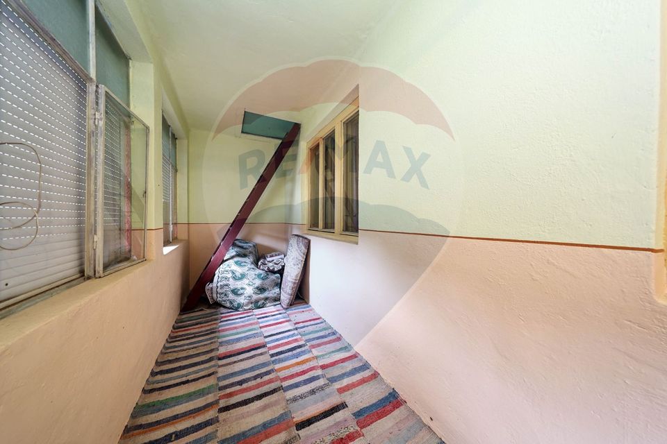 Casă de vacanta, cu annexe si pomi fructiferi, Ungra!