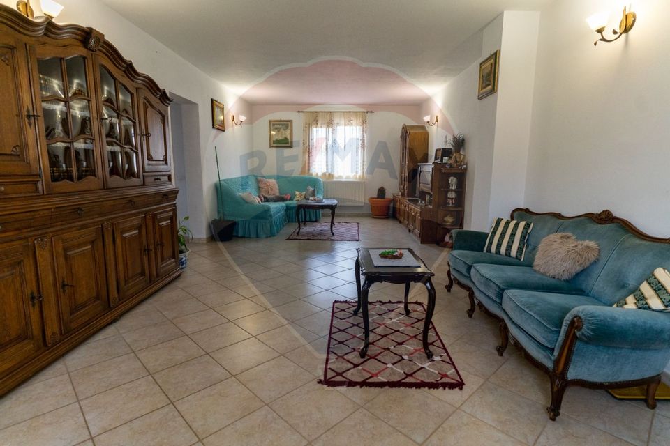 6 room House / Villa for sale