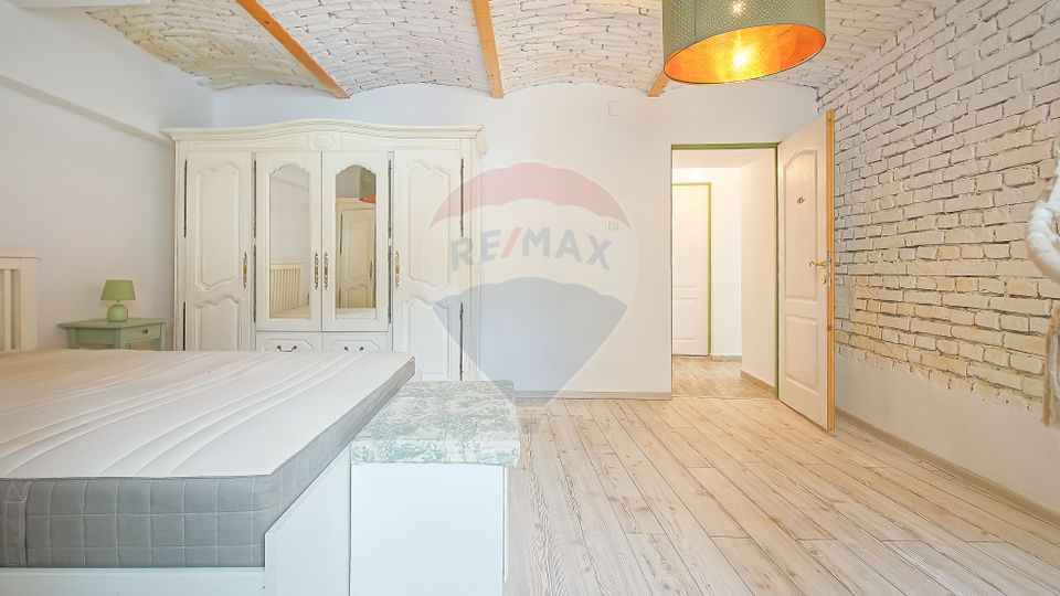 Apartament 3 camere cochet, renovat,  Centrul Istoric