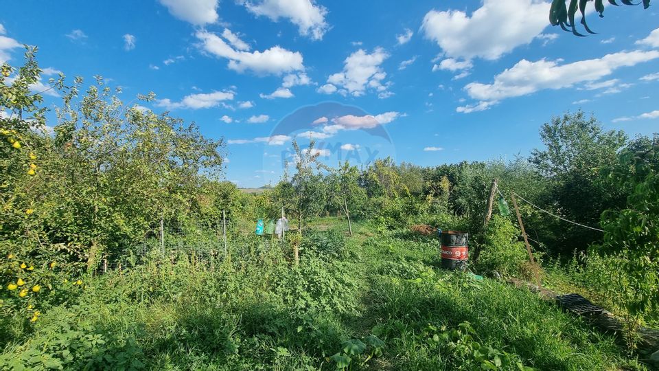 Casă cu etaj in Darlos, teren 2300 mp