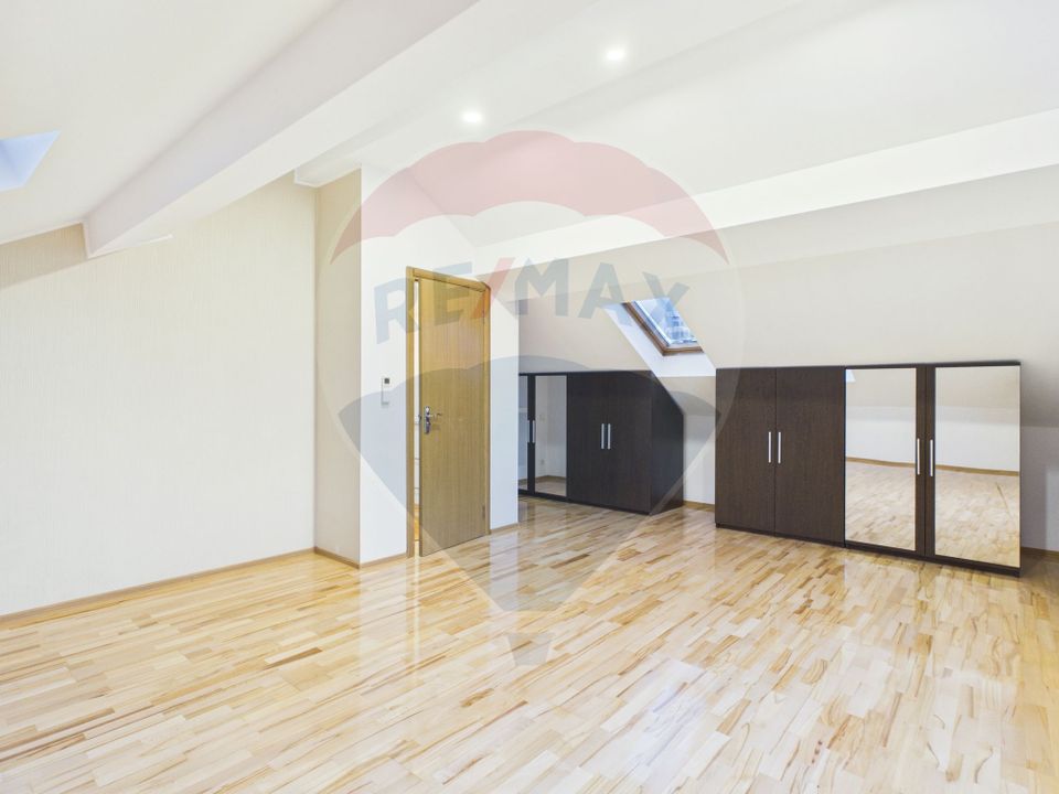 Complex Ibiza vila de inchiriat 6 camere, piscina, teren de tenis