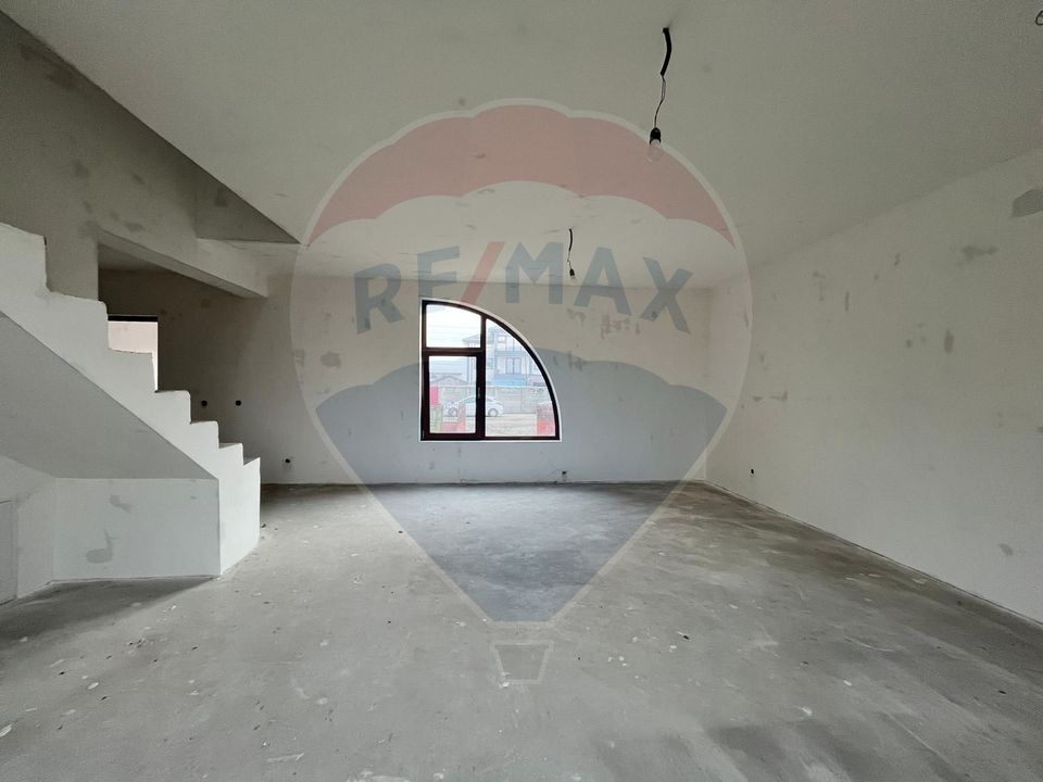 Investitie/Vanzare-  Vilă cu 5 camere la 45 minute de Bucuresti