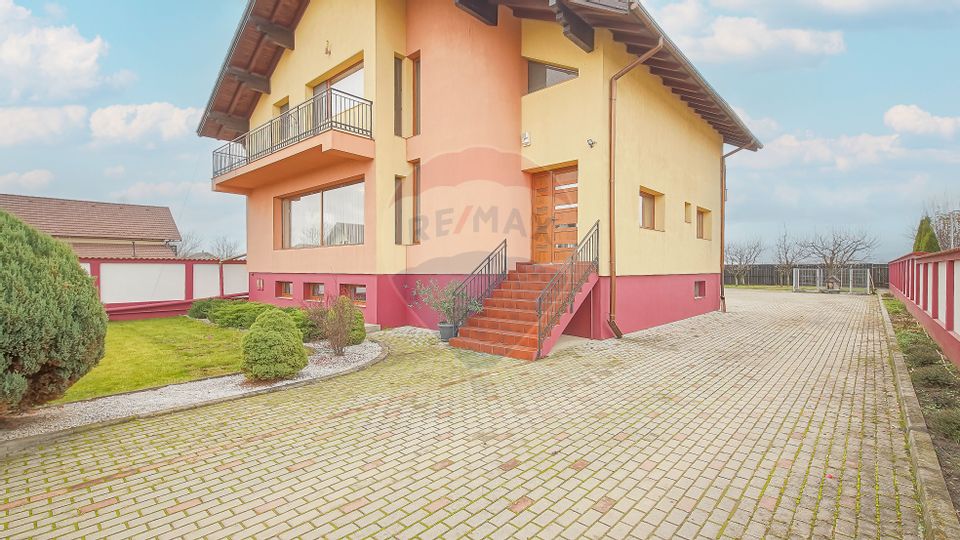 Casă spațioasă și elegantă, teren 1547 mp în Stupini – Comision 0